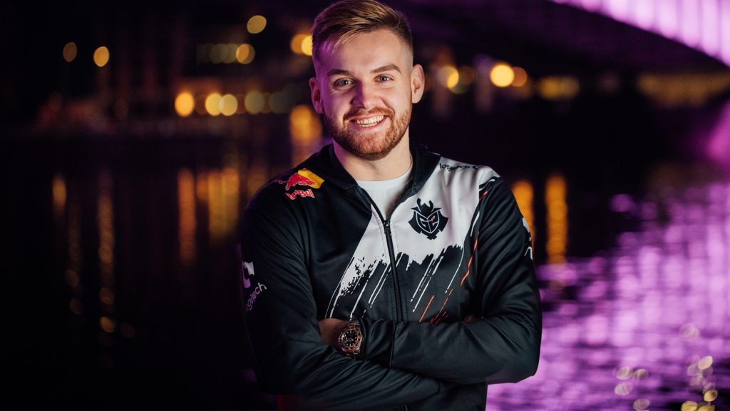 G2 CS player Niko smiling with his arms crossed.