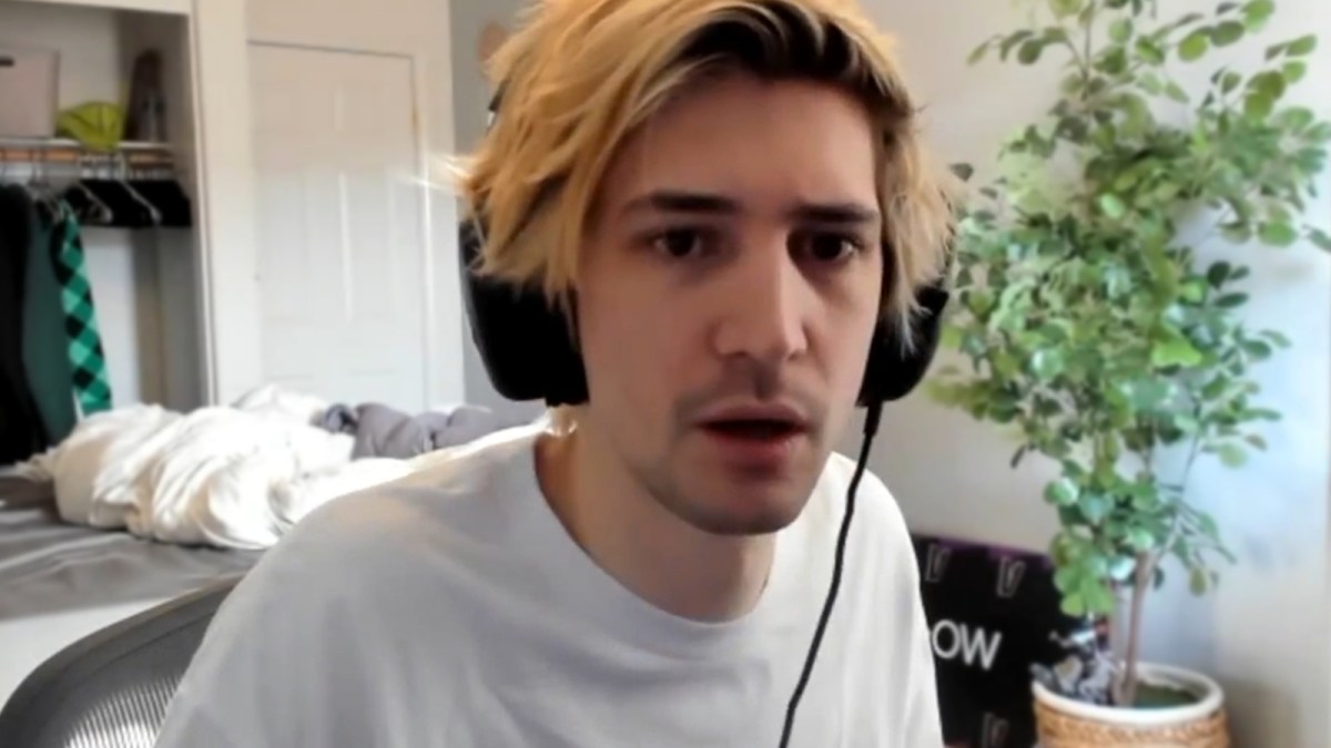 xQc stunned on Twitch stream.