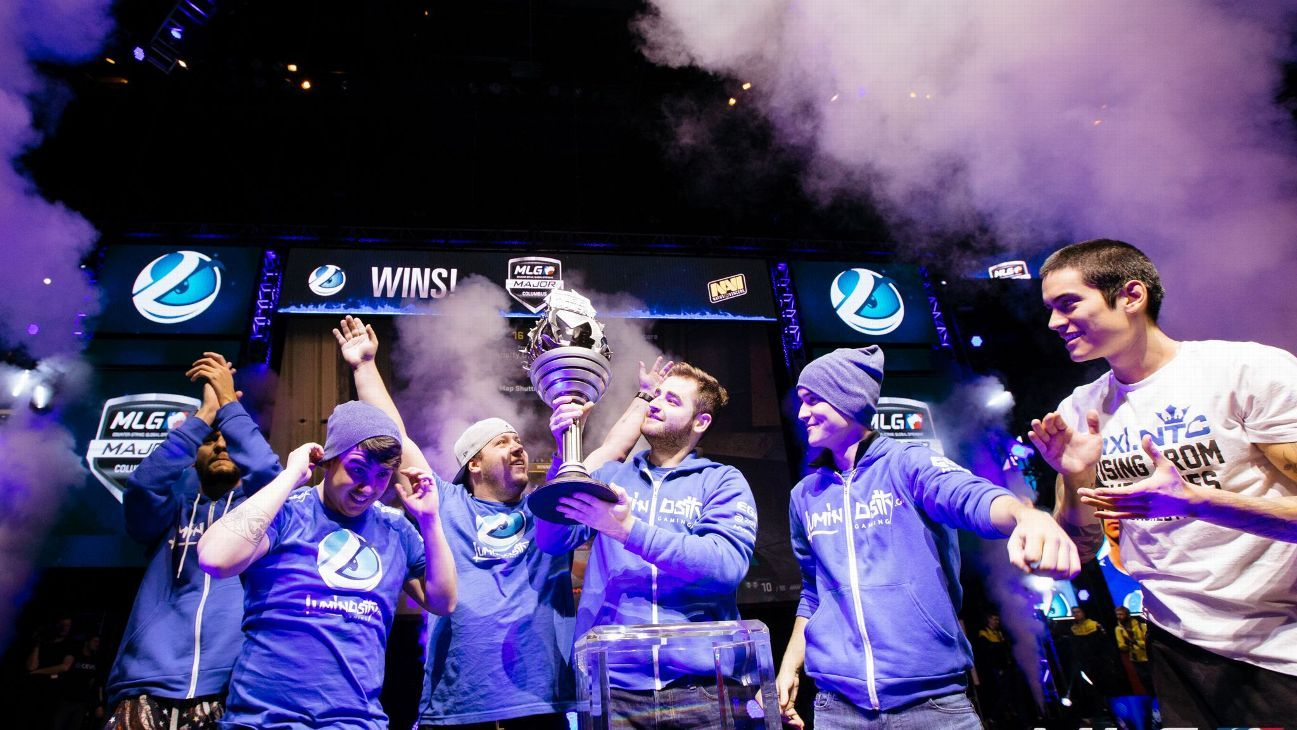 Luminosity celebrate with MLG Columbus 2016 Major trophy.