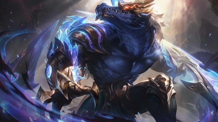 Dawnbringer Renekton swings his huge shining axe in League of Legends