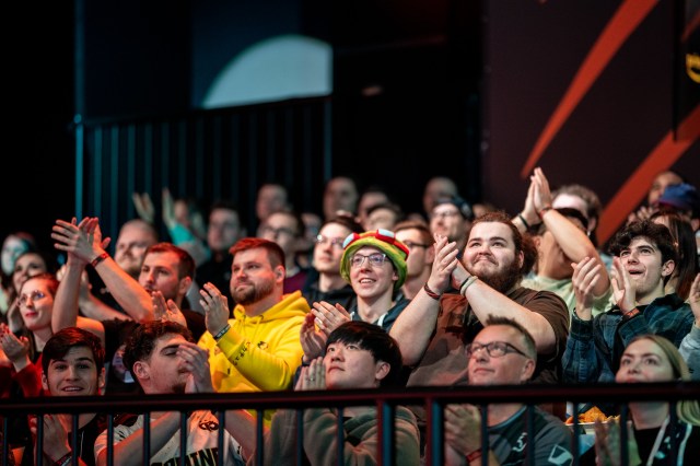 an image of fans clapping their hands in a lol arena