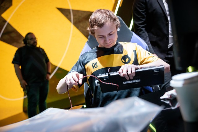 Dignitas mid laner Jensen competes in the 2023 LCS Spring Split