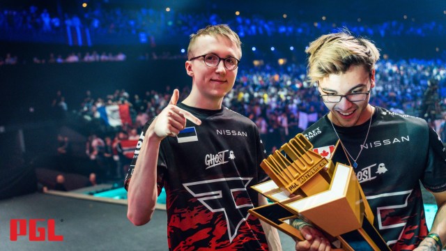 ropz and Twistzz lifting the PGL Antwerp Major trophy