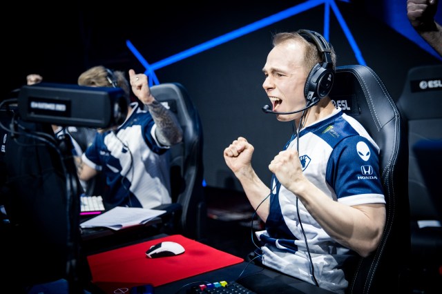 Pro CS:GO player EliGE celebrates after Team Liquid won a round.