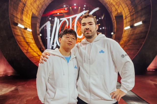 C9 EMENES and C9 Fudge pose on stage at MSI