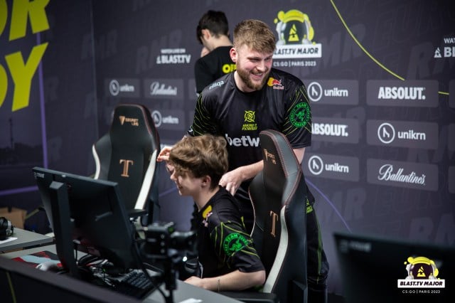 K0nfig celebrates with NiP teammates on stage at BLAST event.