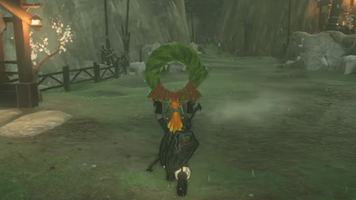 Link holding a Ring Garland in Tears of the Kingdom