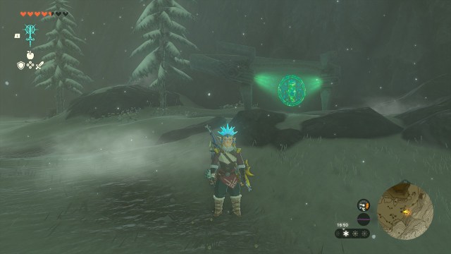 Link standing in front of a shrine with no crystal.