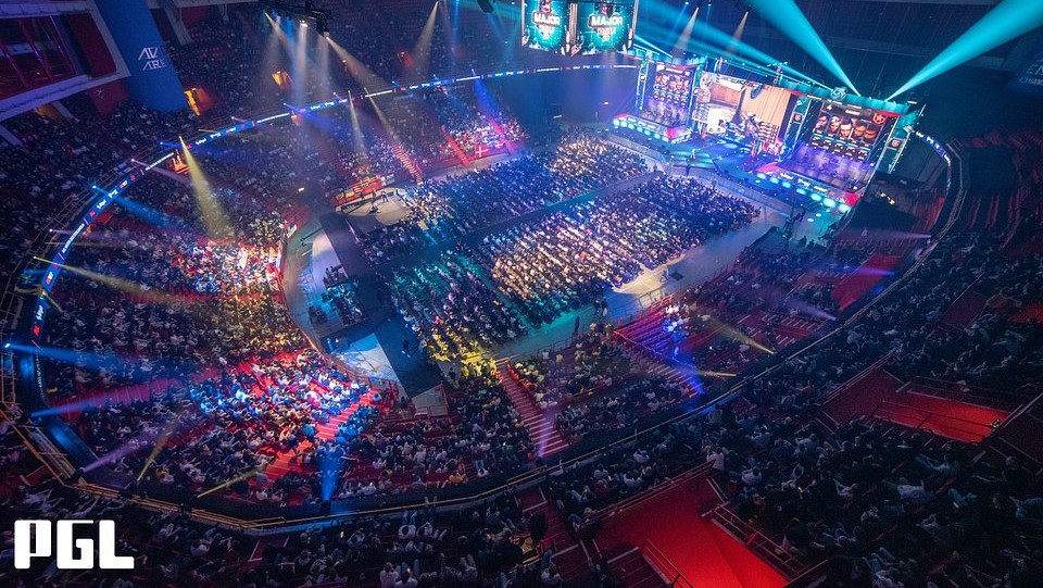 CS:GO fans watch the PGL Major Stockholm action at the Avicii Arena.