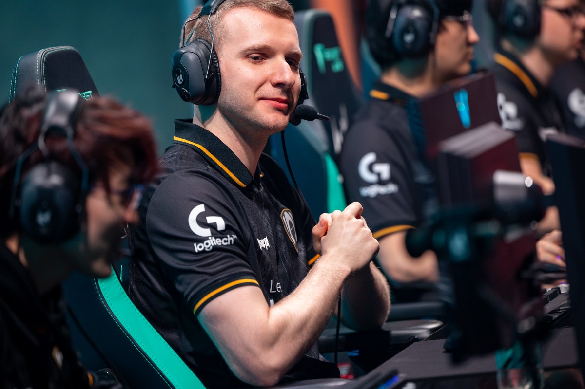 An image of Team Heretics' jungler Jankos preparing for a match during the 2023 LEC Spring Split.