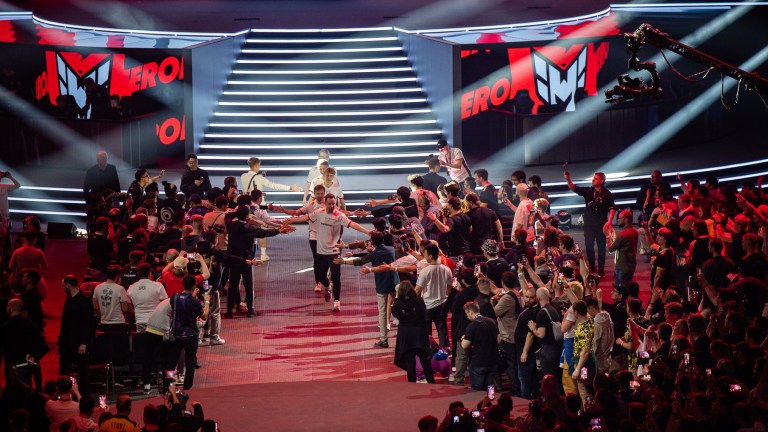 Heroic players walking to the center of BLAST.tv Paris CS:GO Major arena.