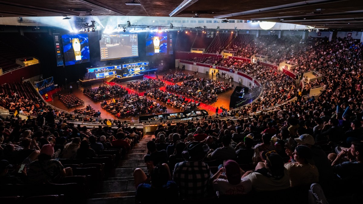 Crowd watching the competiton at IEM Dallas 2022.