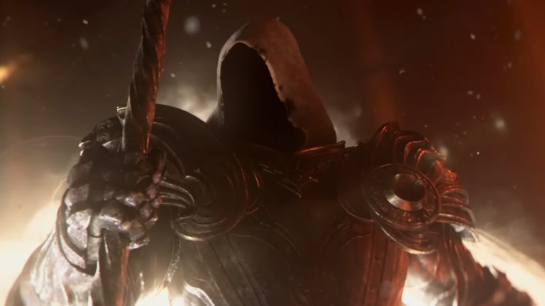 The cloaked and hooded figure of Inarius clutches a spear in the midst of battle in Diablo 4.