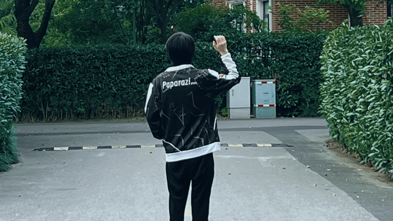 Paparazi waving goodbye to his competitive Dota 2 career.