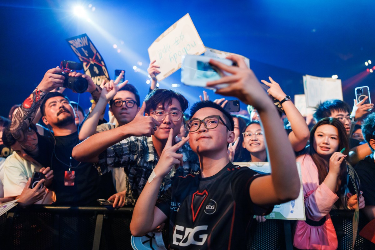 Zheng "ZmjjKK" Yongkang of EDward Gaming poses with fans in the audience after victory against Giants at VALORANT Champions 2023.