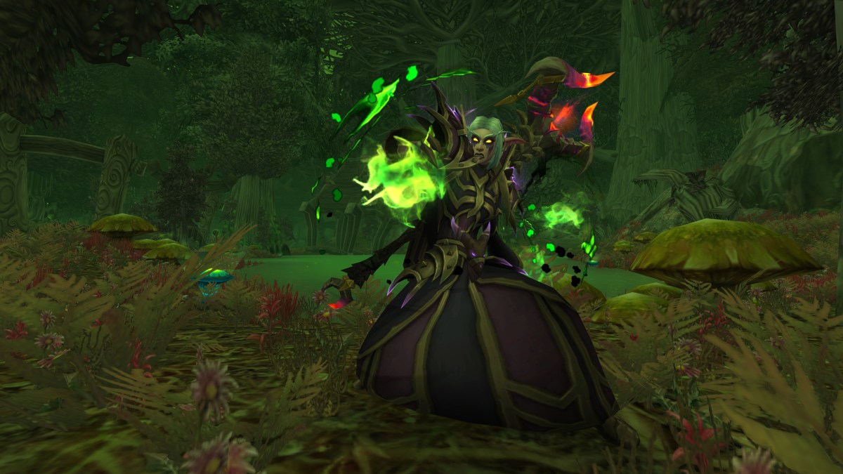 Night Elf Warlock casting a spell.