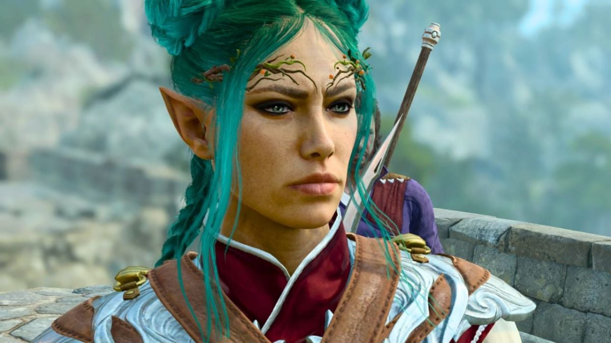 Woman with green hair and a thorn crown staring ahead in BG3