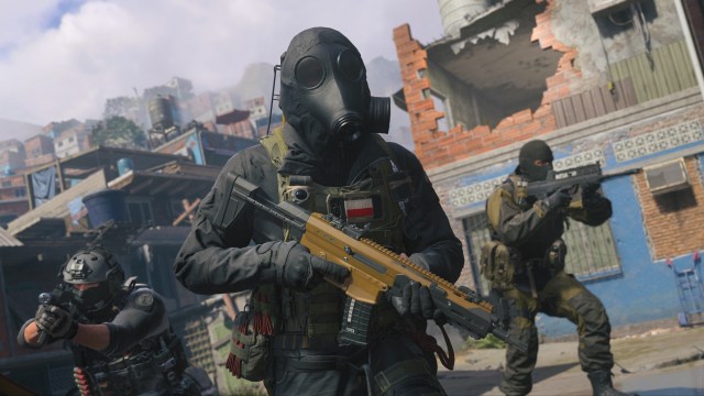 Three operators storm onto the revamped Favela map in MW3.