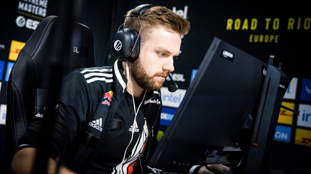 Photo taken of NiKo during the IEM Rio Major RMR in 2022. He's sitting close to his monitor as he's playing a CS:GO match for G2.