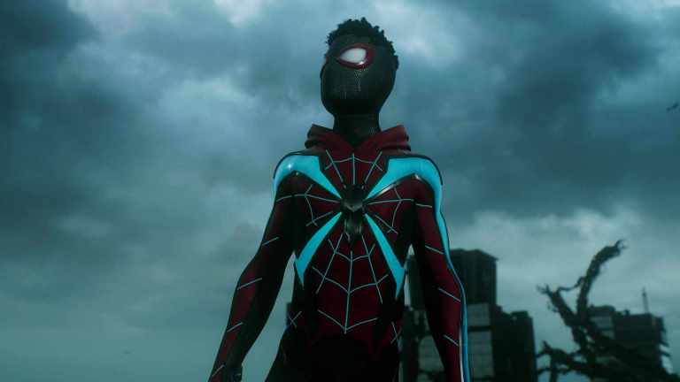 Spider-Man 2 Miles Morales standing atop a building