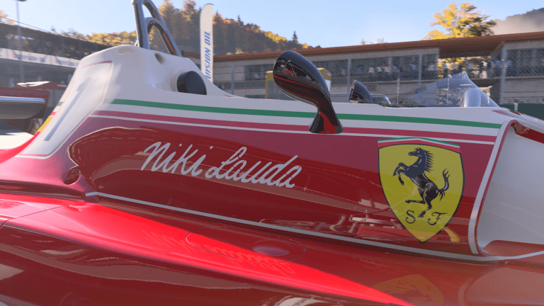 Niki Lauda's name shown on the side of a Ferrari in Forza Motorsport.