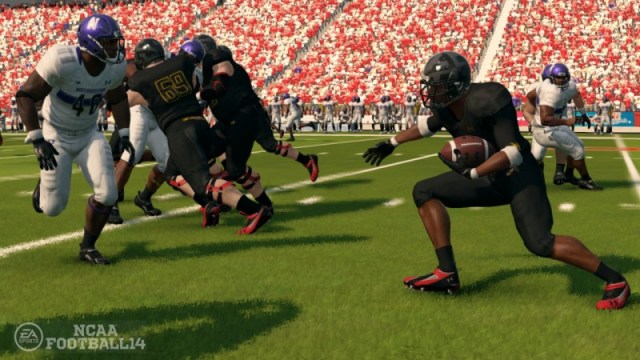 NCAA 14 screengrab of a ballcarrier running the ball