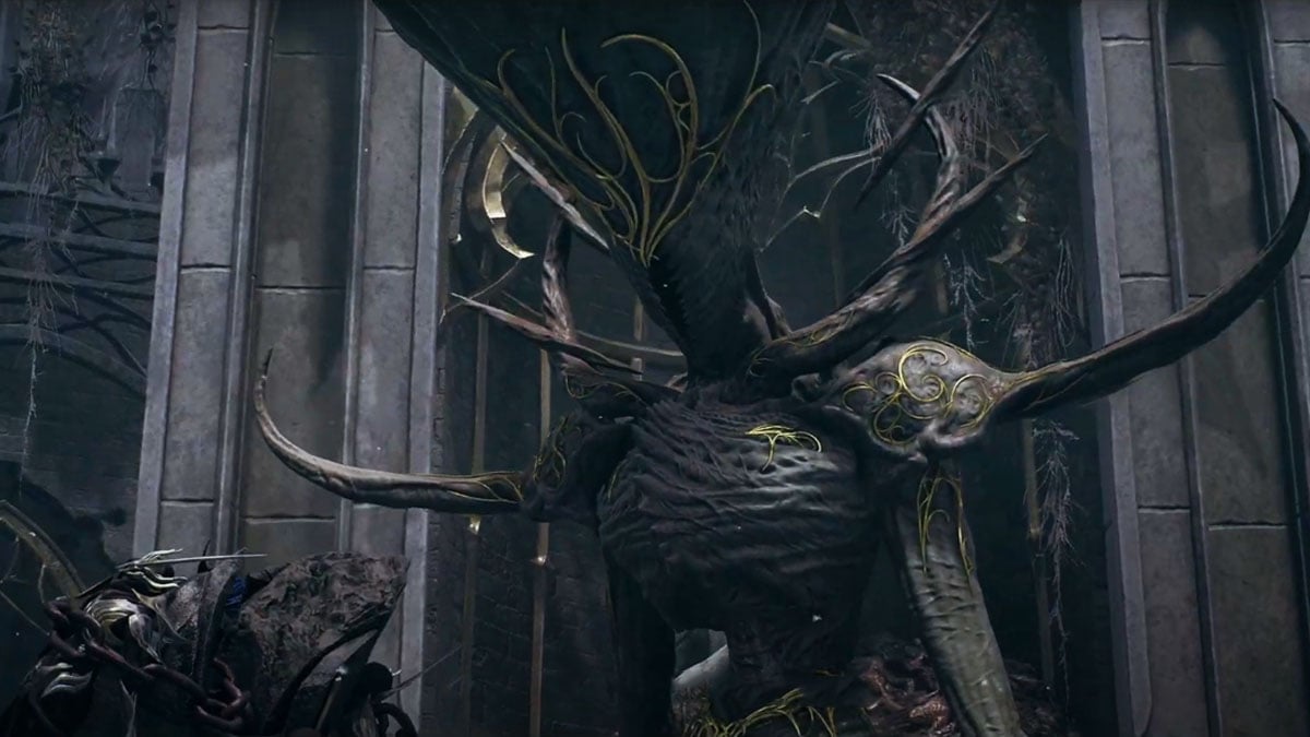 The One True King from Remnant 2, a giant tree-like figure wielding a massive hammer.