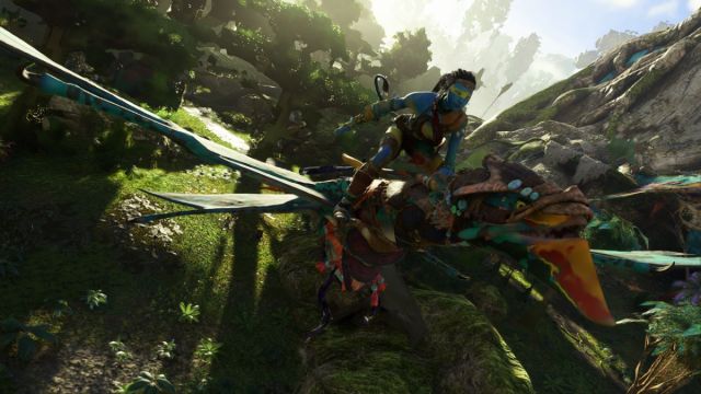 A Na'vi with yellow body paint riding a green Ikran in Avatar: Frontiers of Pandora.