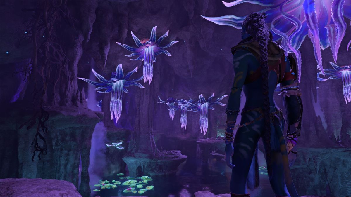 A Na'vi standing in a bioluminscent cave in Avatar: Frontiers of Pandora.