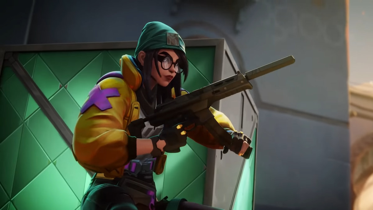 Killjoy holding a gun in valorant
