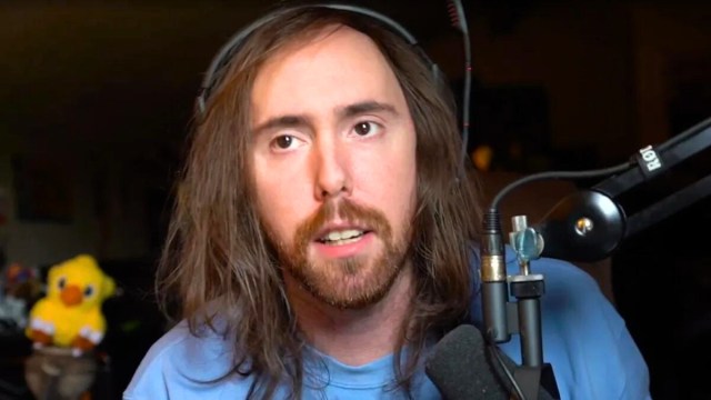Asmongold is in his twitch room