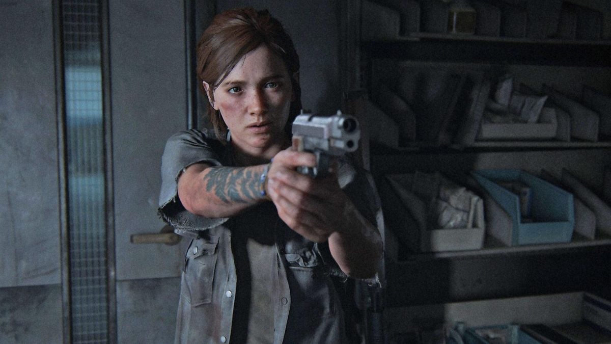 Ellie pointing gun in the last of us part 2