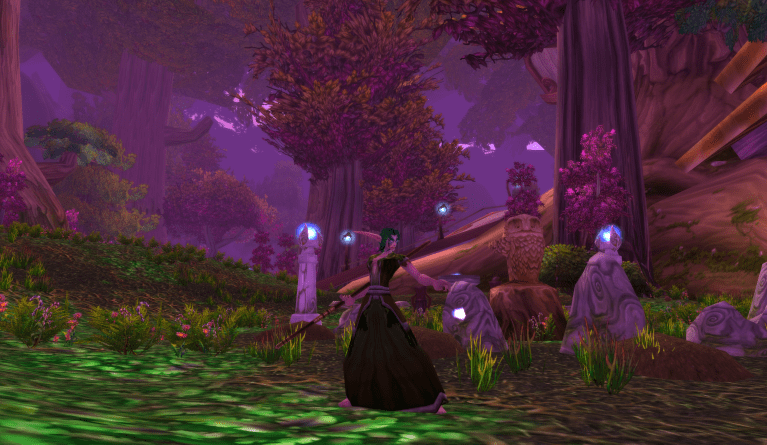 WoW Druid standing in idle weapon stance in Teldrassil auto attacking.