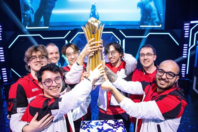 Zellsis and Sentinels lift a trophy after winning AfreecaTV VALORANT LEAGUE.