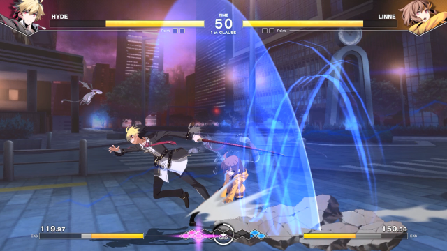 Hyde and Linne battling.