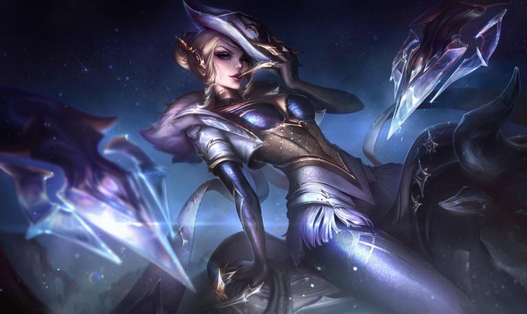 Prestige High Noon Evelynn splash art in League of Legends. She can be seen in the center of the image dressed in a gold and violet outfit with deep blonde hair.