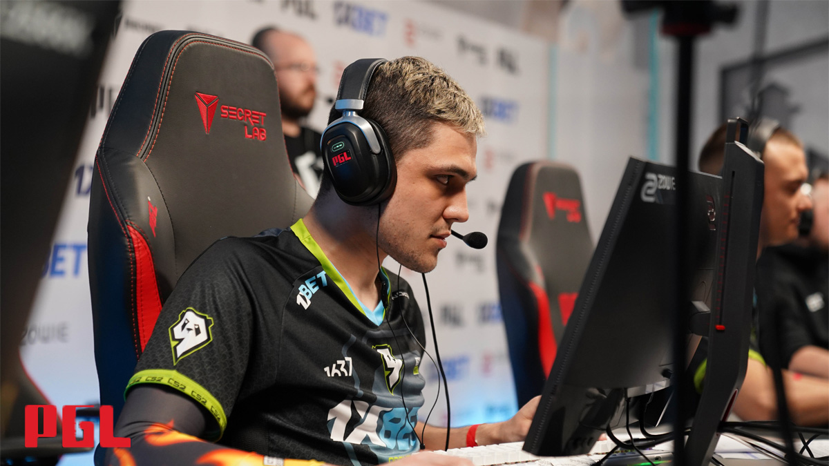 A photo of CS2 player d1Ledez who plays for 9Pandas sitting at his PC at the PGL Copenhagen Major EU RMR.