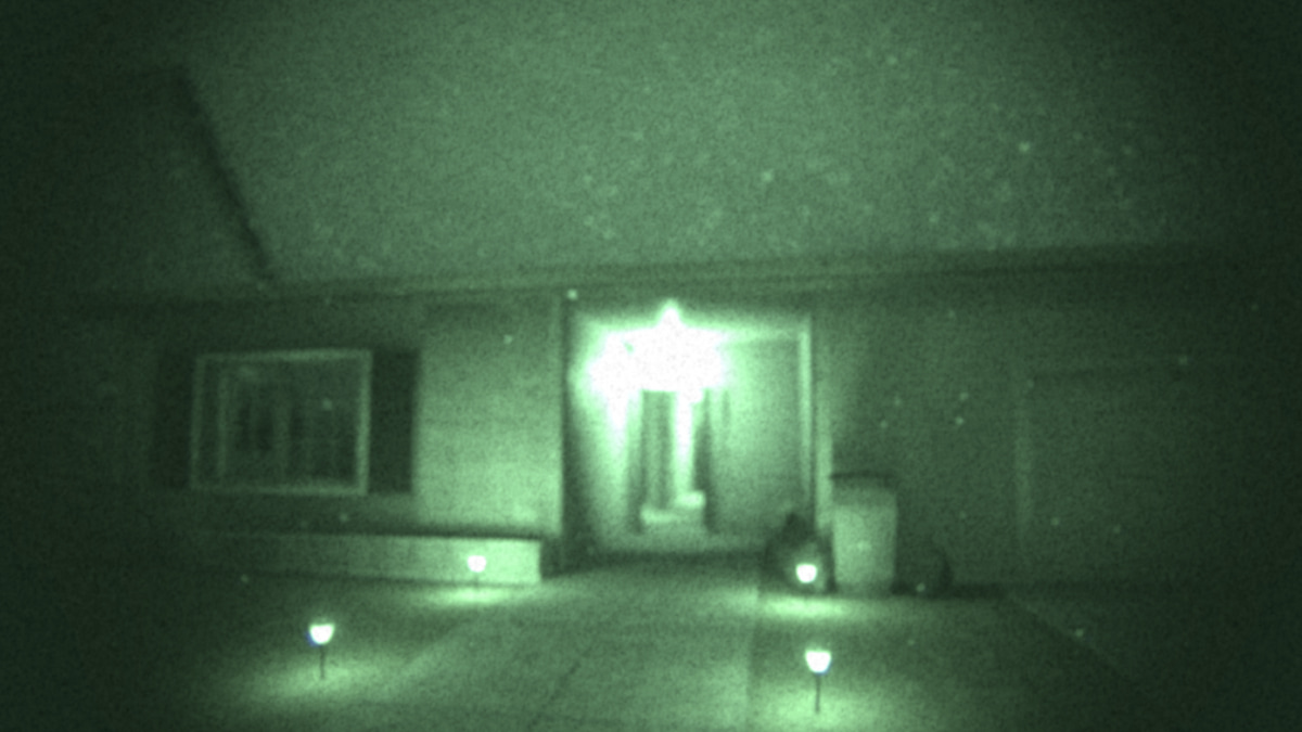 Looking at Tanglewood with Night Vision Goggles in Phasmophobia.