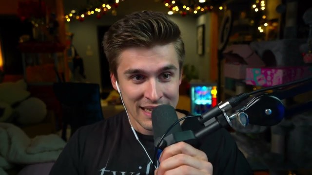 Ludwig in the reuploaded version of his response to Hasan's statement.