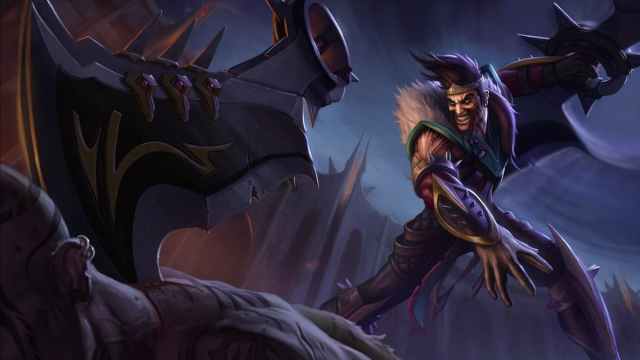 Draven throwing his axe.