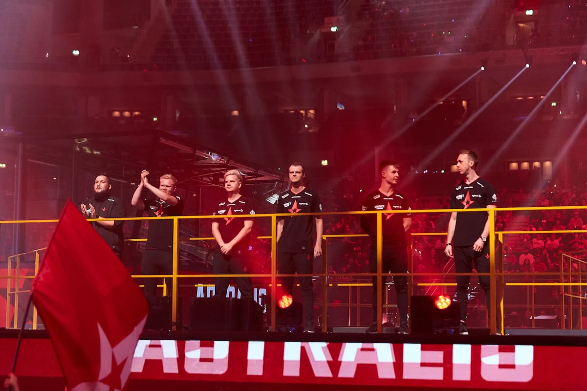 Astralis celebrate on StarLadder Berlin Major stage.