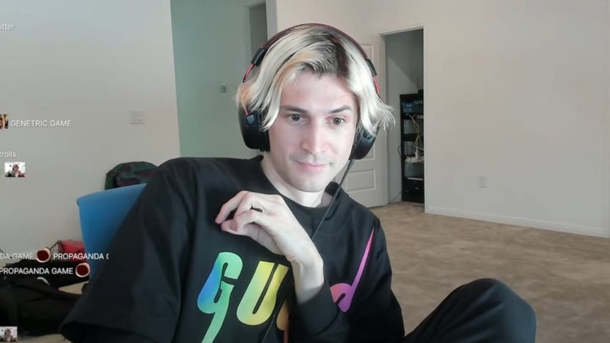 xQc wearing a black shirt looking at his monitor