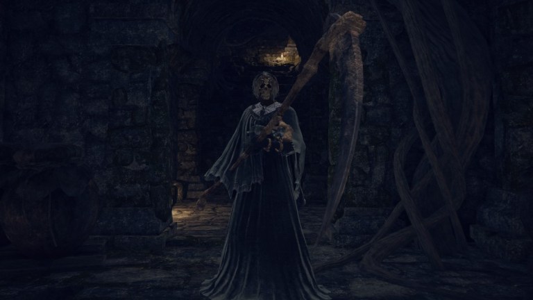 The Tarnished, wearing a Grim Reaper costume, stands in a catacomb.