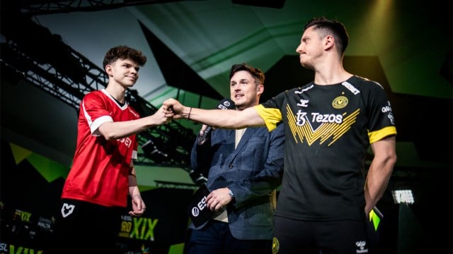 Siuhy and apeX fist bump in front of the ESL Pro League Season 19 trophy in Malta.