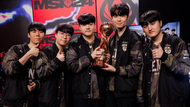 Gen.G holding the 2024 MSI trophy League of Legends