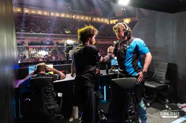 Moist Esports player Matthew “Emtee” Trengrove and coach Kyle “Draugr” Gillard shake hands at the 2023 ALGS Championship.