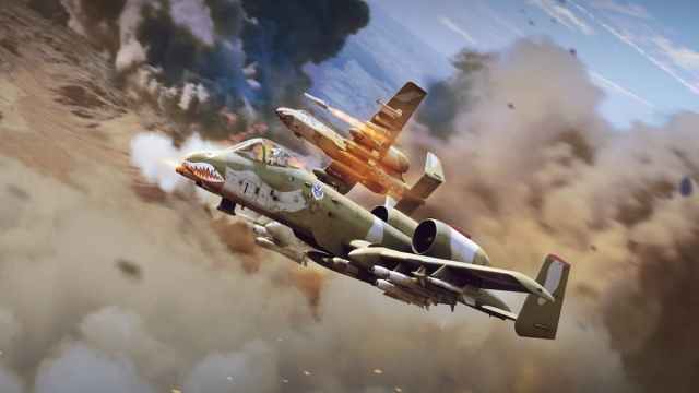 Aircraft firing weapons through War Thunder MMO