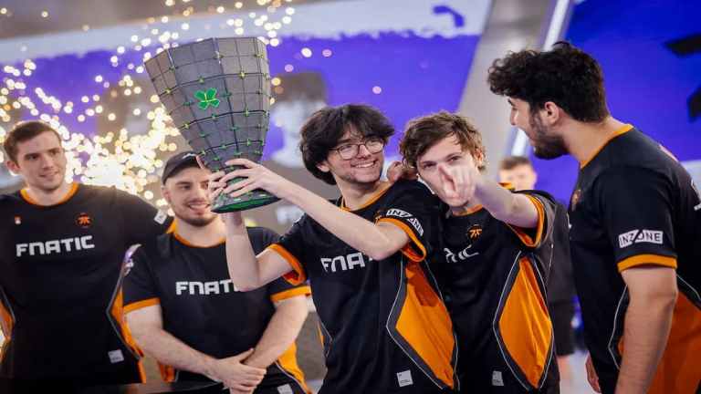 Fnatic's VALORANT squad lifts the VCT EMEA trophy.