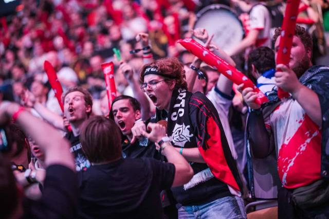 LEC G2 Esports Fans shout after G2 winse LEC Season Finals