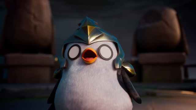Pengu wearing silver head armor with eyes wide and orange beak open in TFT